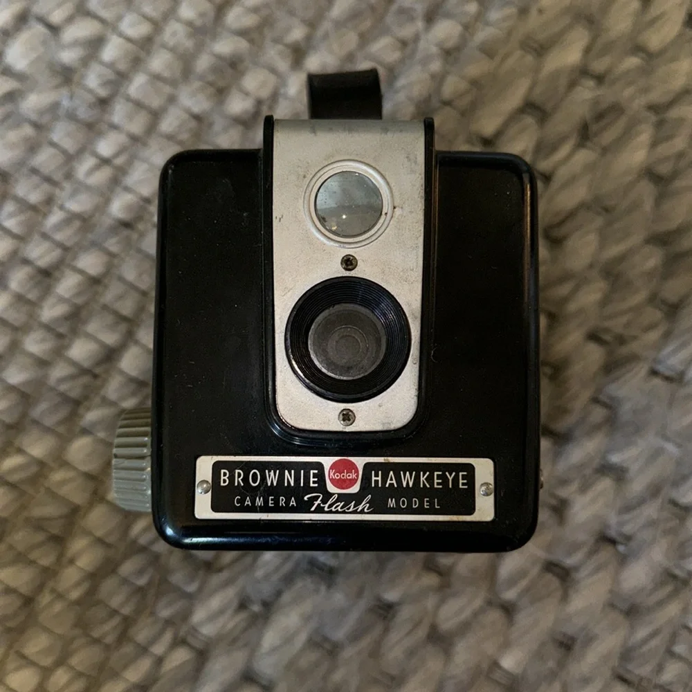 Vintage Brownie Hawkeye Camera - Picture 2 of 8